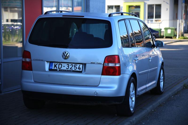 Volkswagen - Touran - pic6