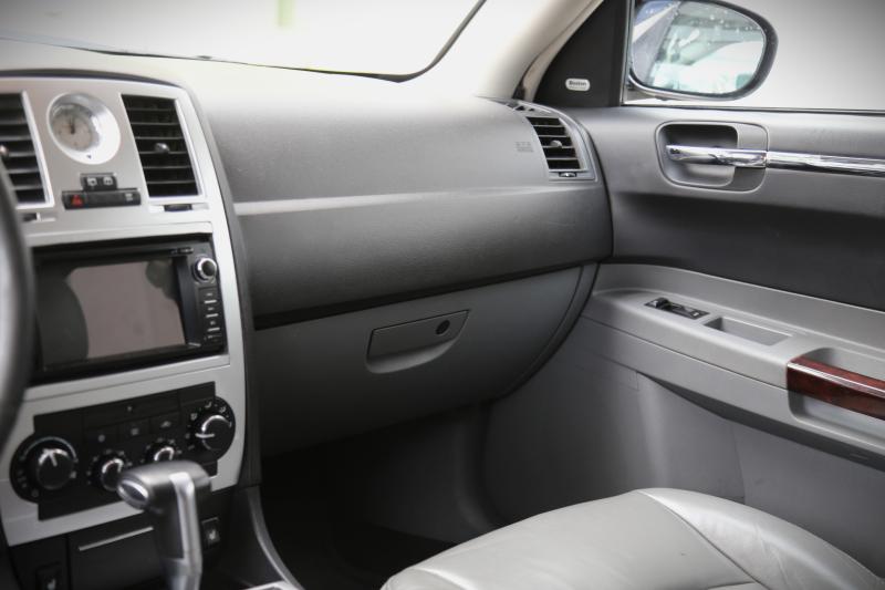 Chrysler - 300C - pic8