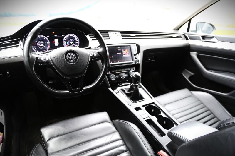 Volkswagen - Passat - pic10