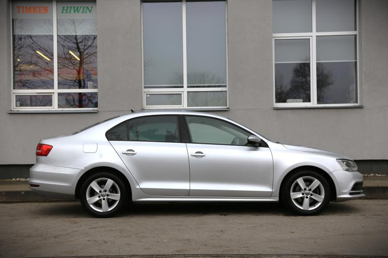 Volkswagen - Jetta - pic3