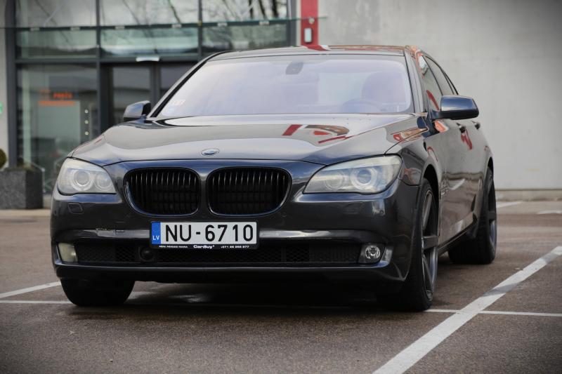 BMW - 7-series - pic1