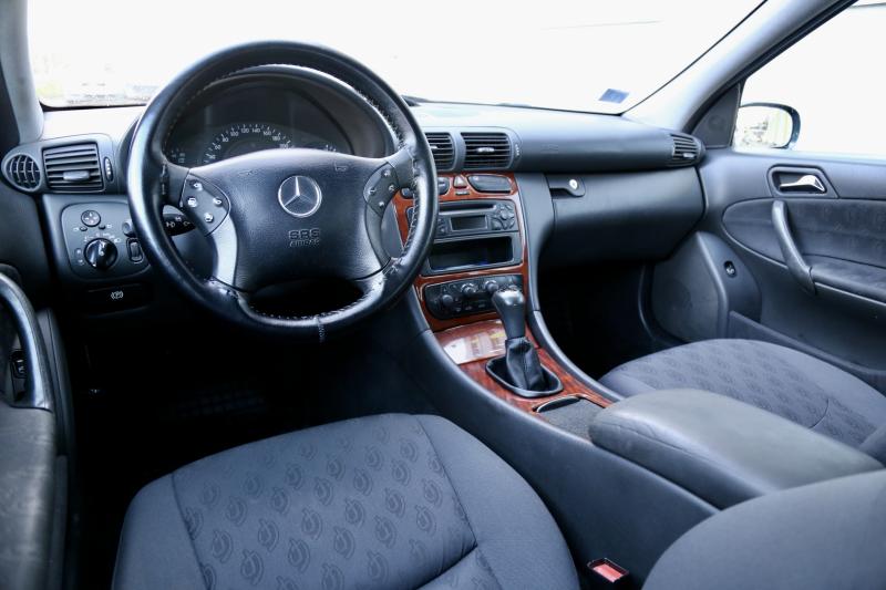 Mercedes - C220 - pic9